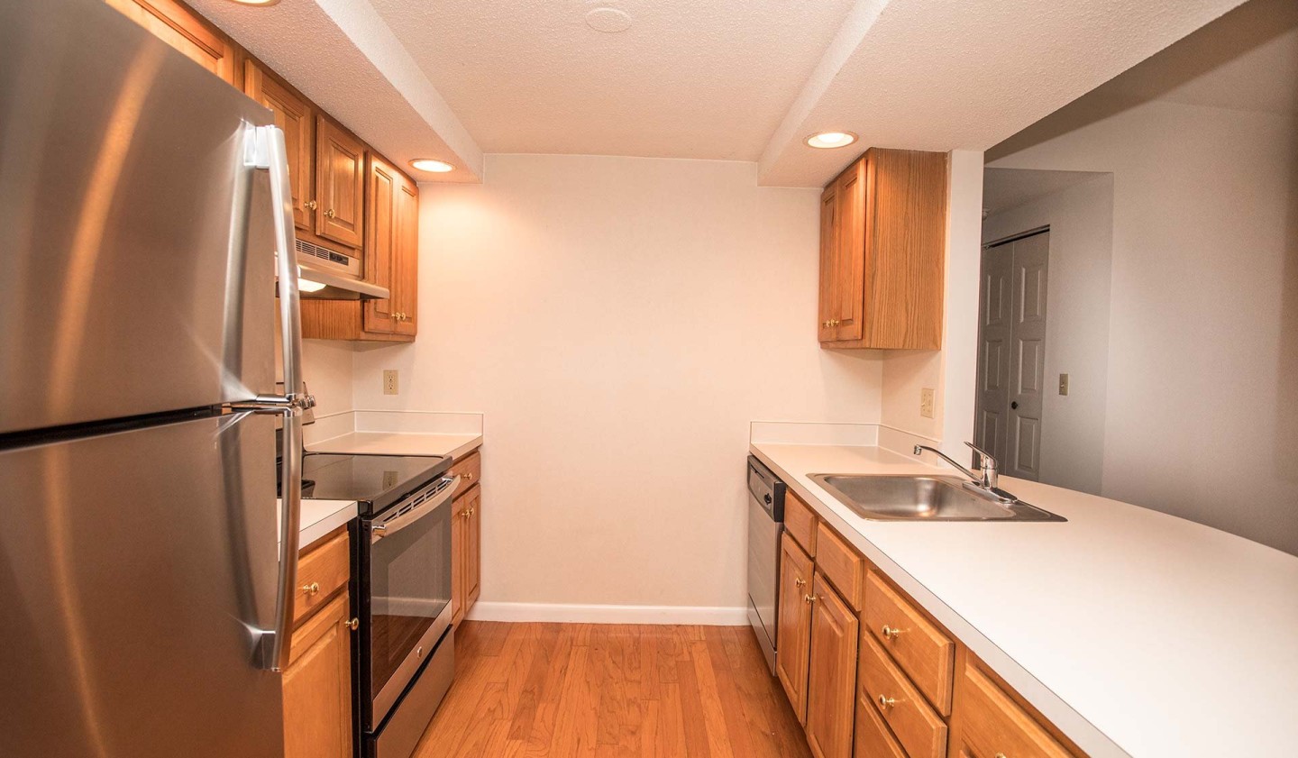 Royal Crest Estates Apartments Image 3