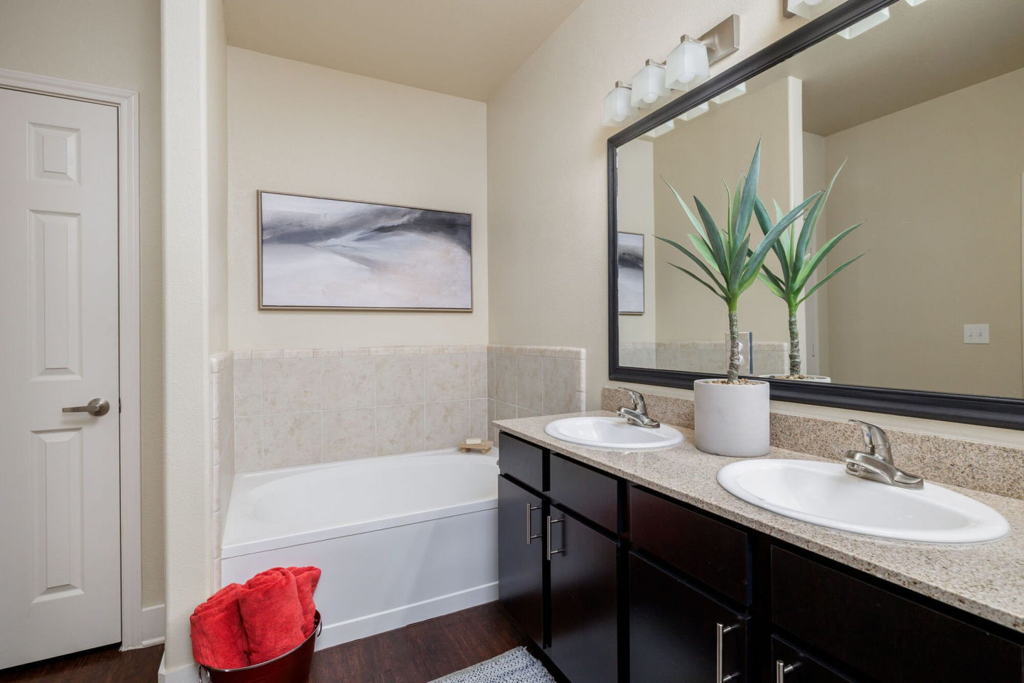 Ladera Apartment Homes Image 7