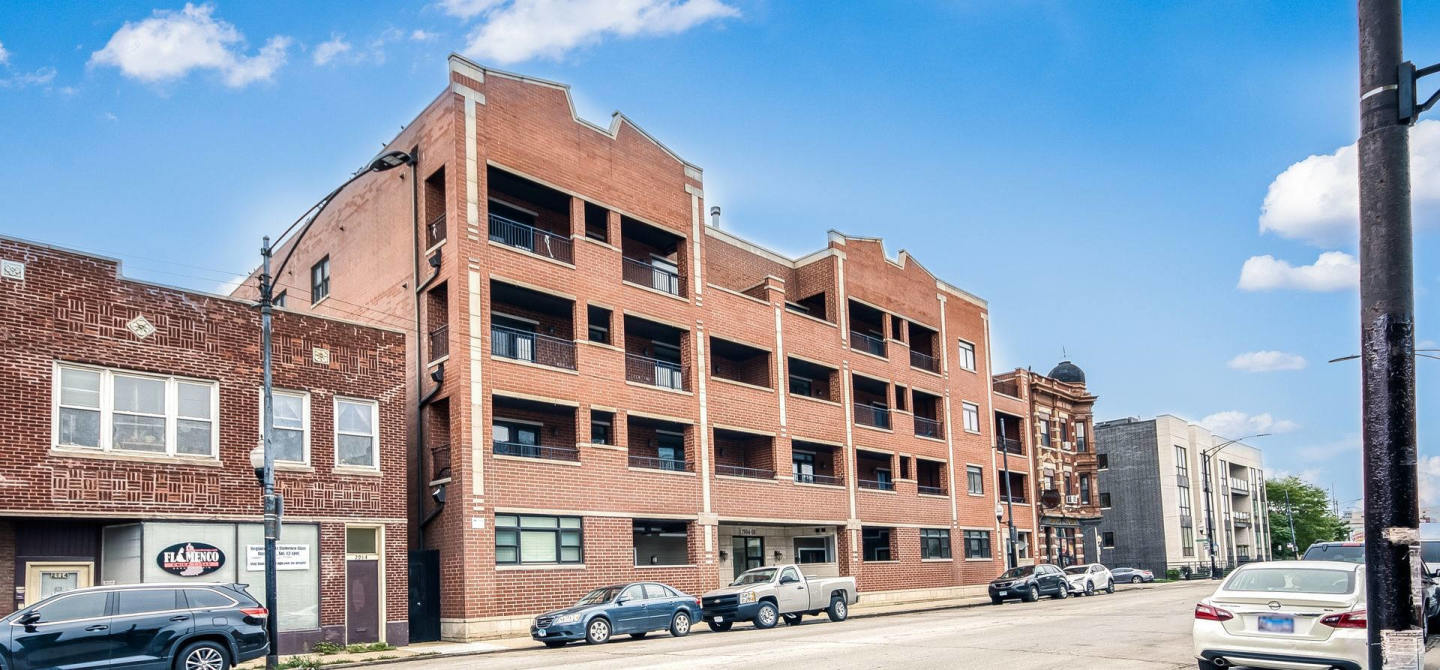 2904 W Belmont Ave Image 22