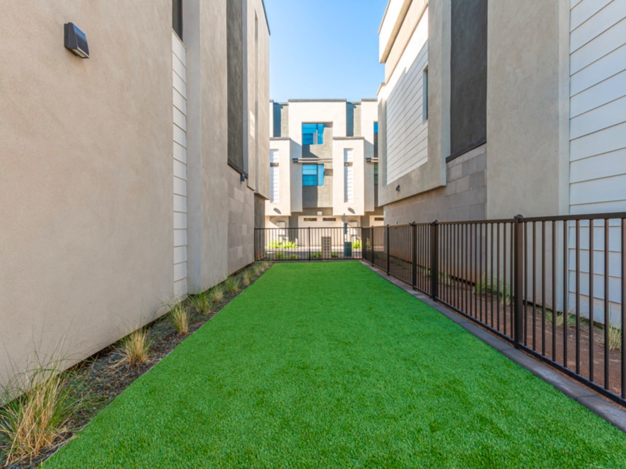 The Hardy Tempe Townhome Living Image 12