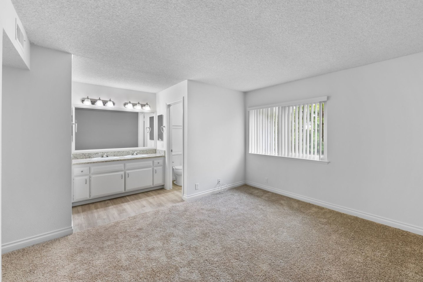 Beachpoint Apartments Image 16
