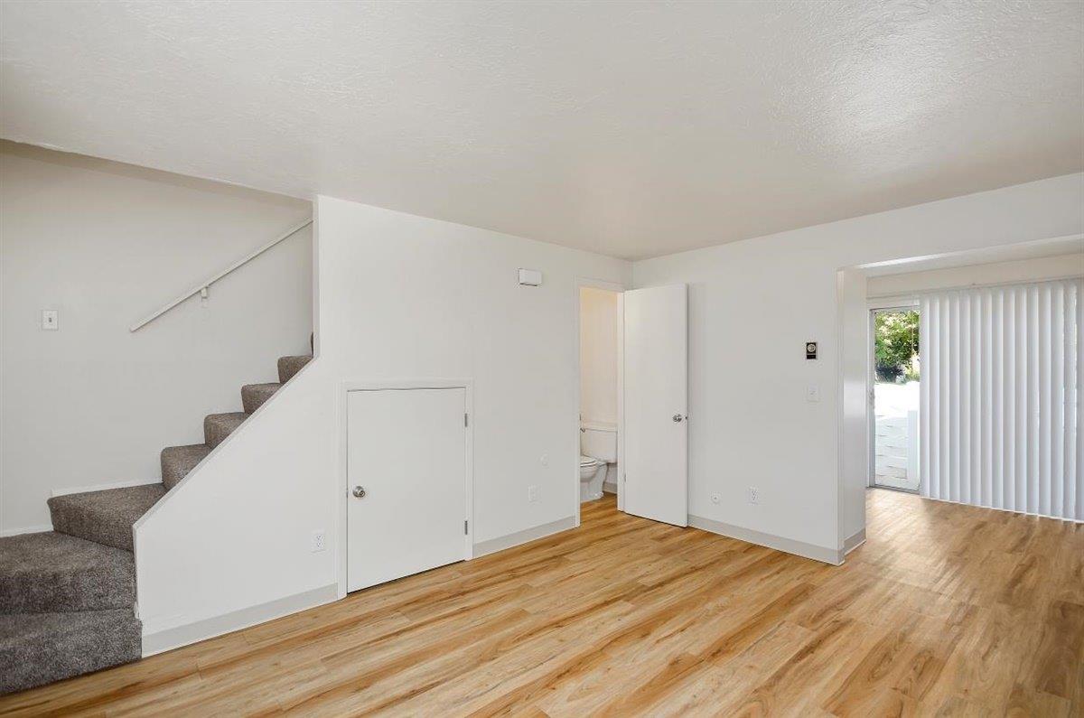 Sugar Pine Townhomes Apartments Image 7