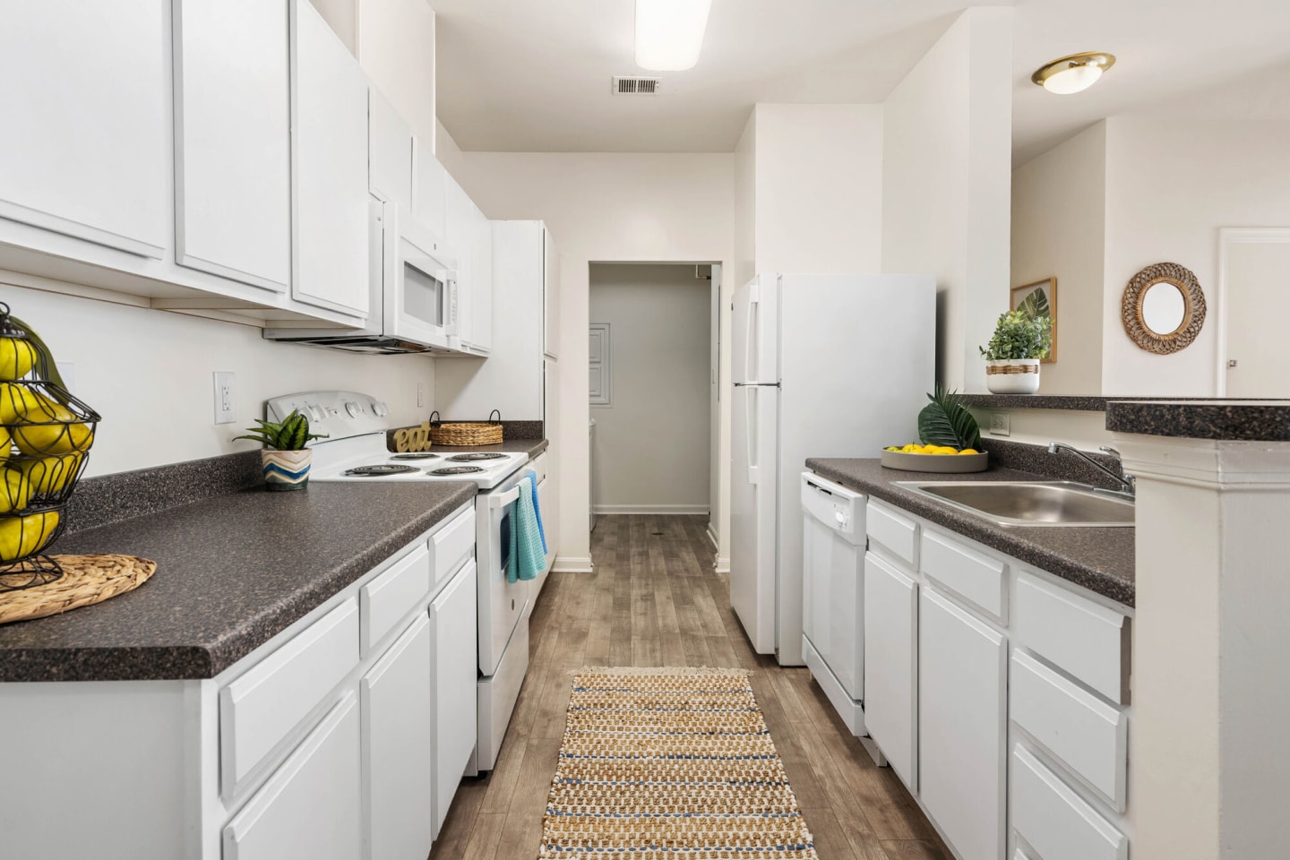 Marley Manor Luxury Apartment Homes Image 7