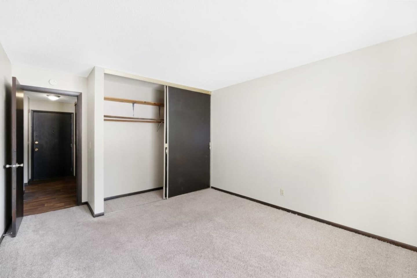 Valley Place Apartments Image 9