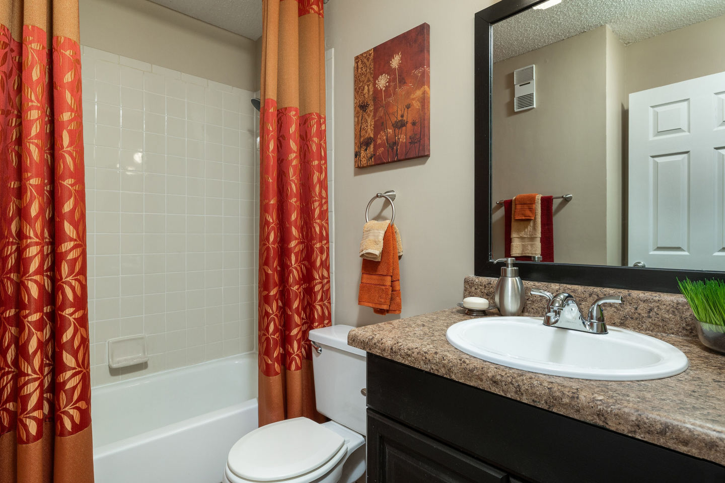 District at Hamilton Place Apartments Image 4