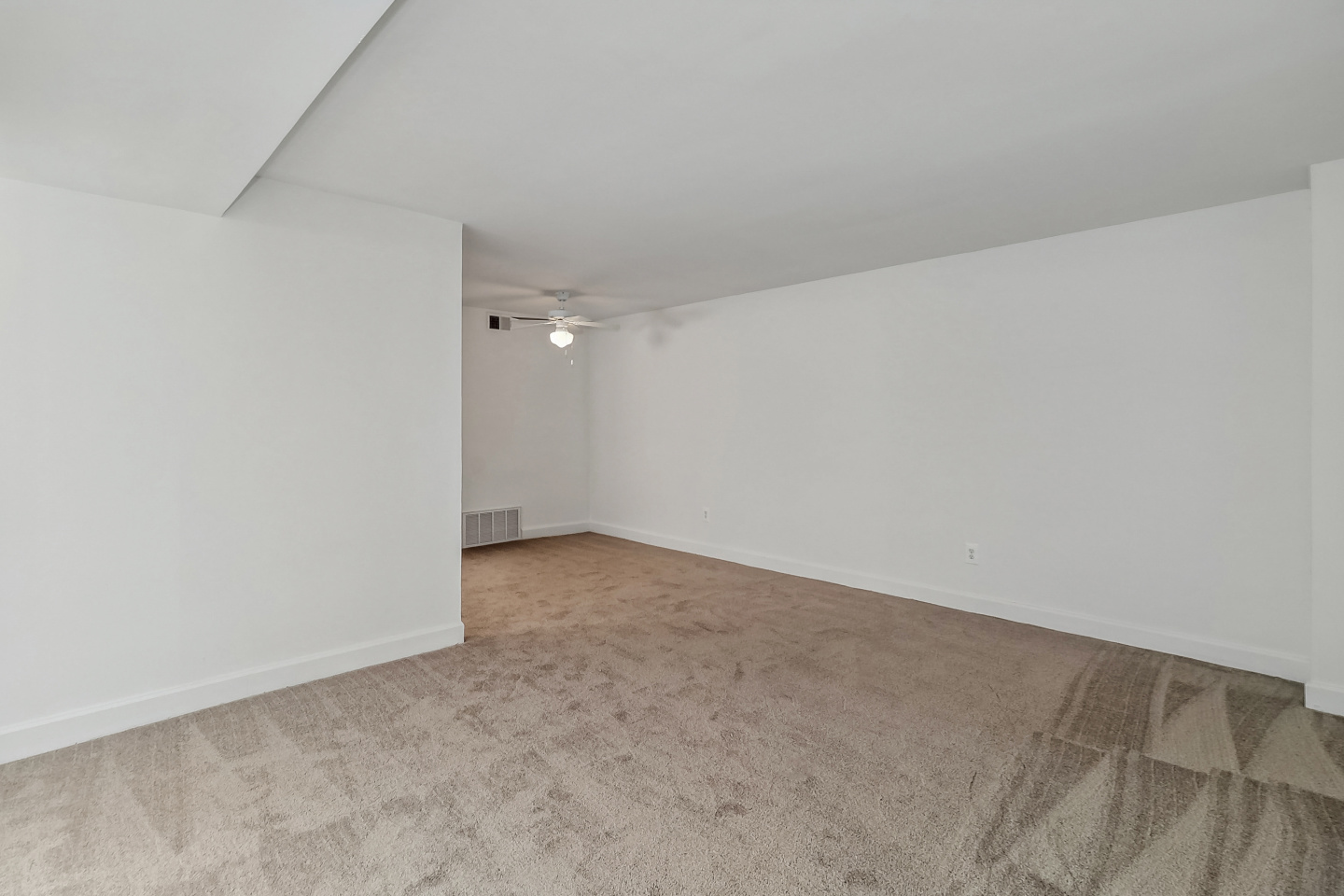 Barclay Square Apartments Image 5
