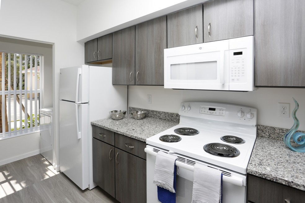 Mirage Bay Rental Townhomes Image 6