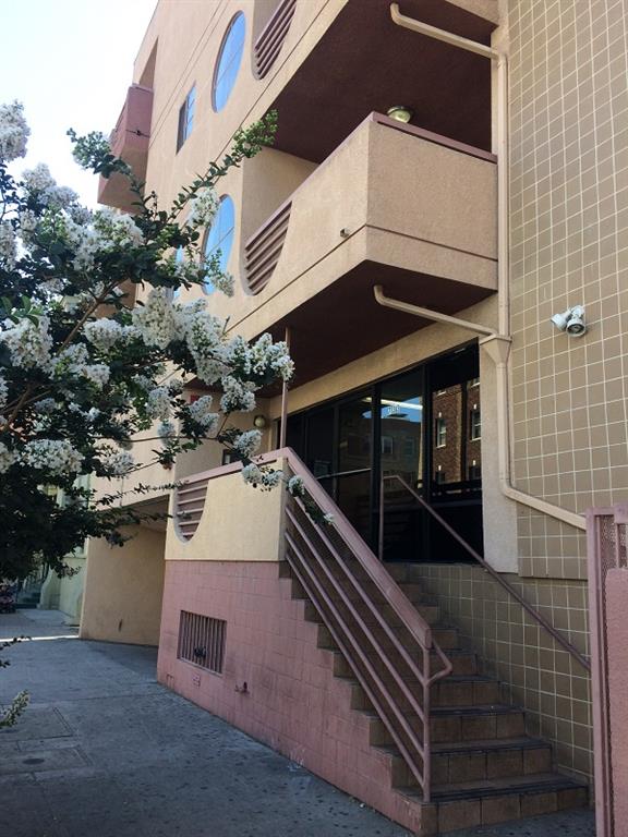 733 S Mariposa Ave Image 3