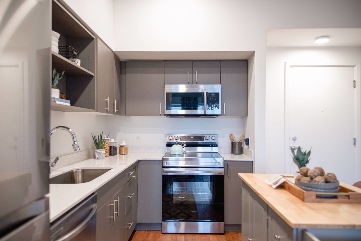 Hana Apartments Image 9