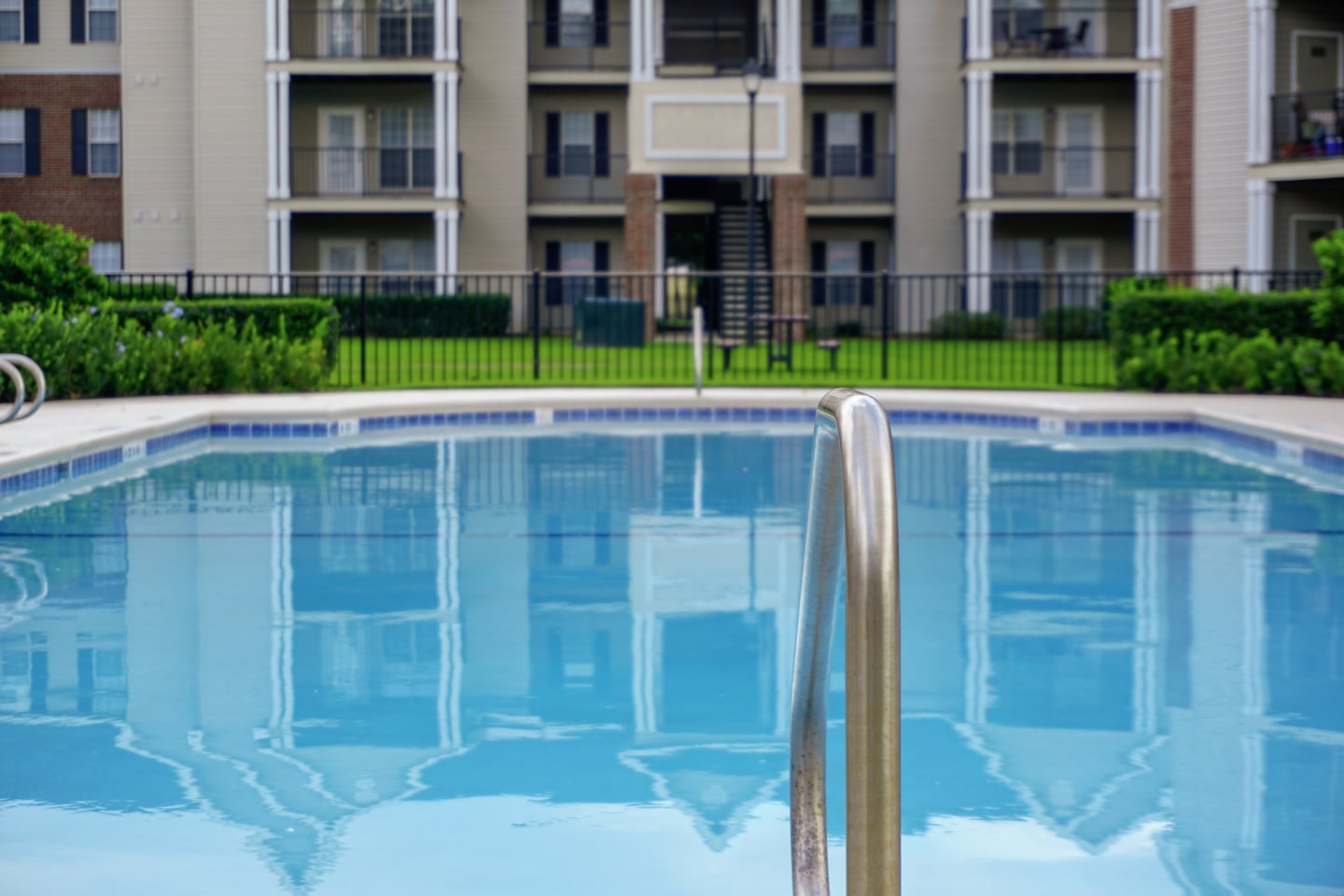 Palm Club Apartment Homes Image 4