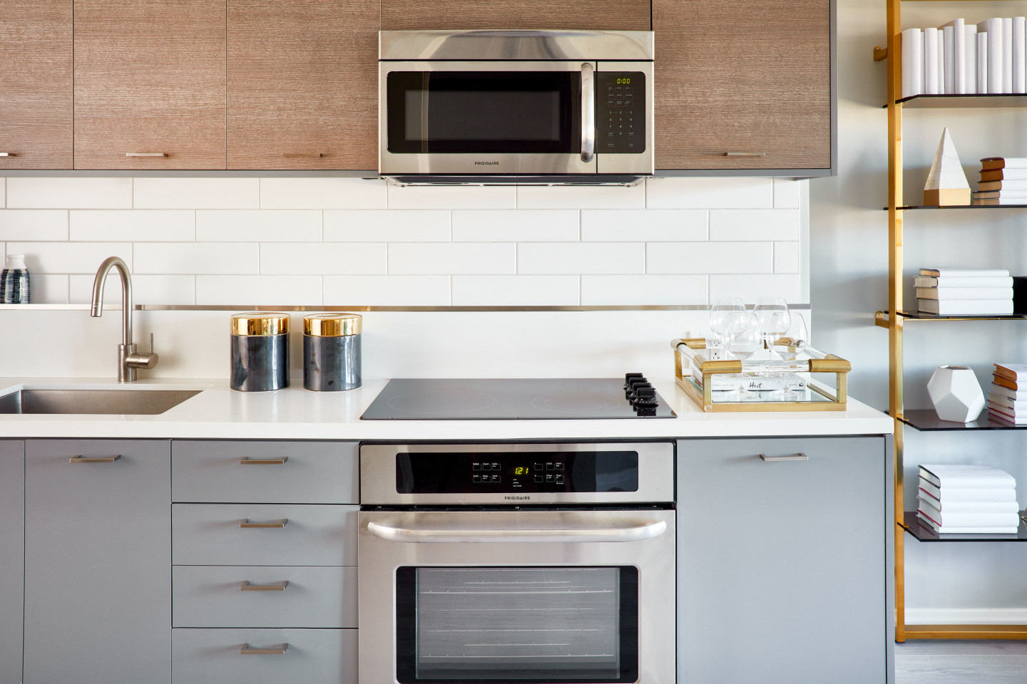 1221 Van Image 11