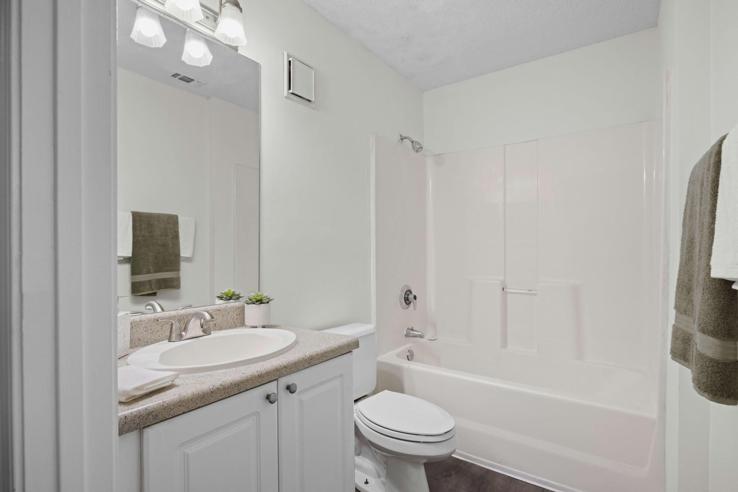 Student Housing - 1540 Place Image 38
