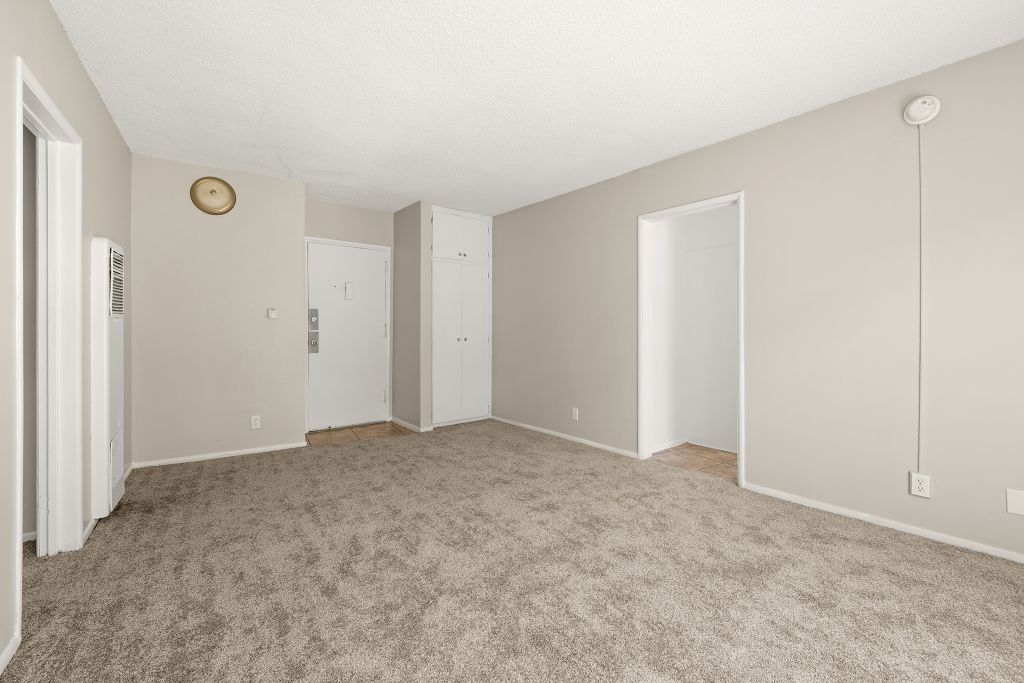 Roxanne Apartments Image 14