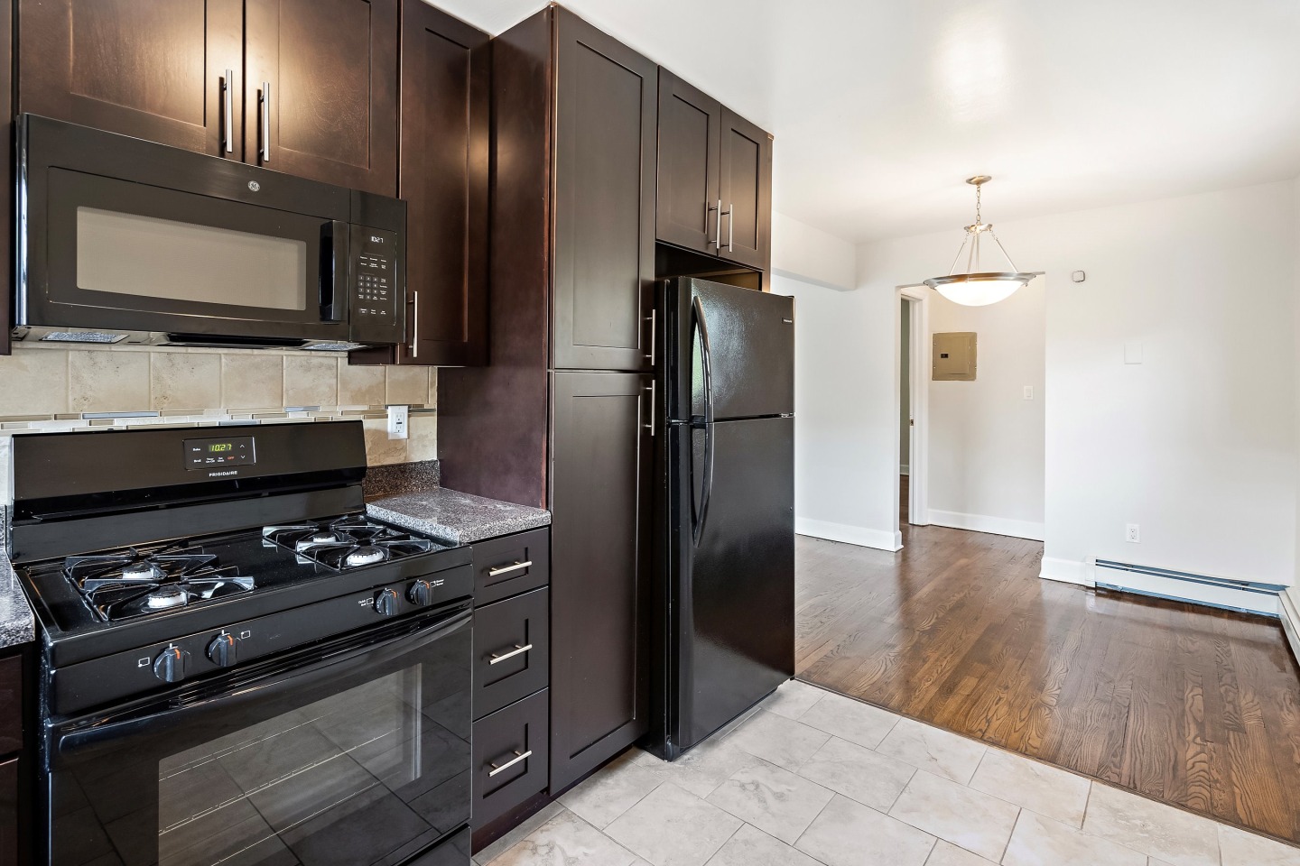Crossroads Gardens Apartments Image 3
