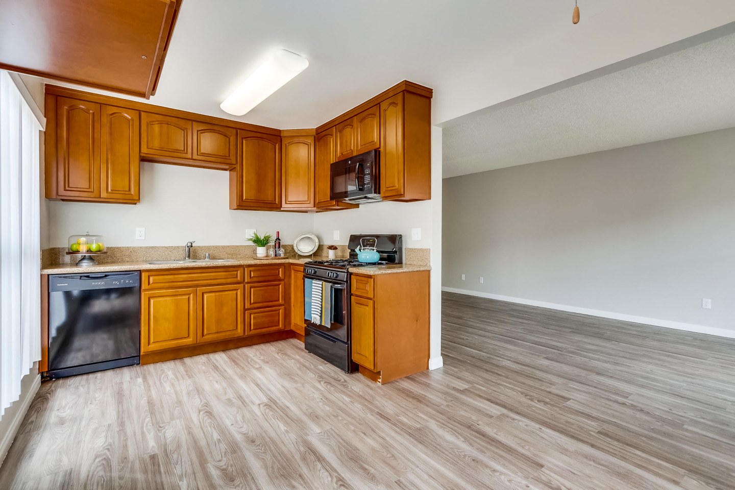Le Mar Apartments Image 7