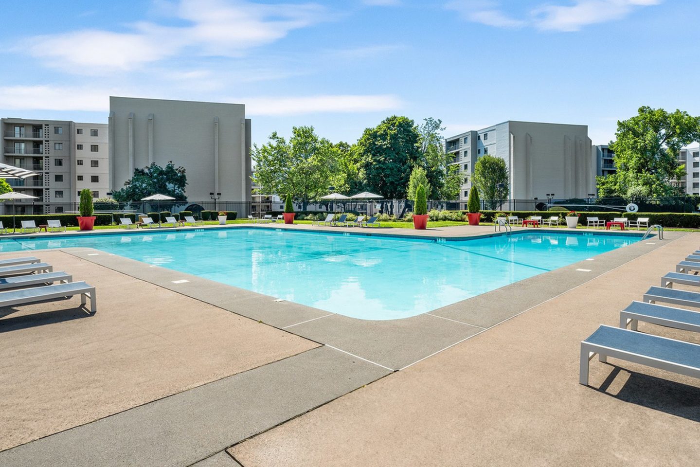 Concierge Rocky Hill Apartments Image 17
