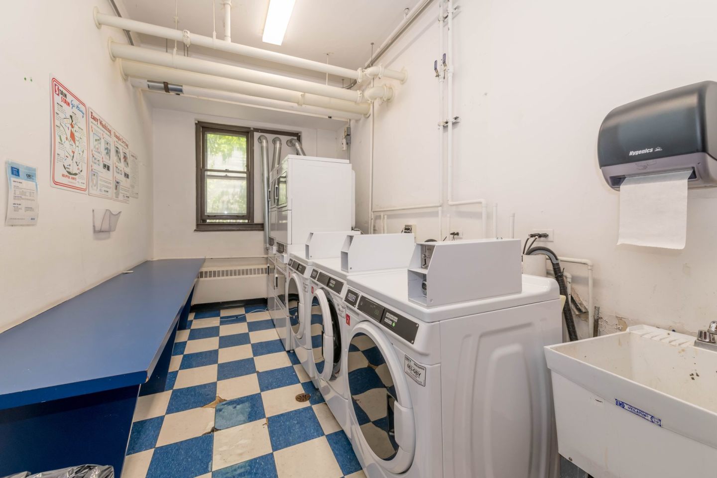 Co Living- 5748 Blackstone Image 3