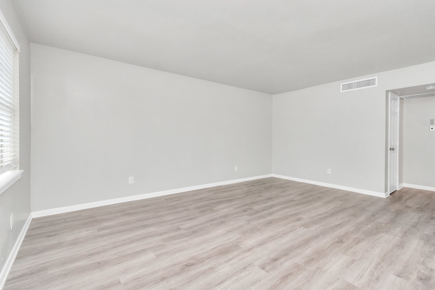 Post Oak Apartment Image 4