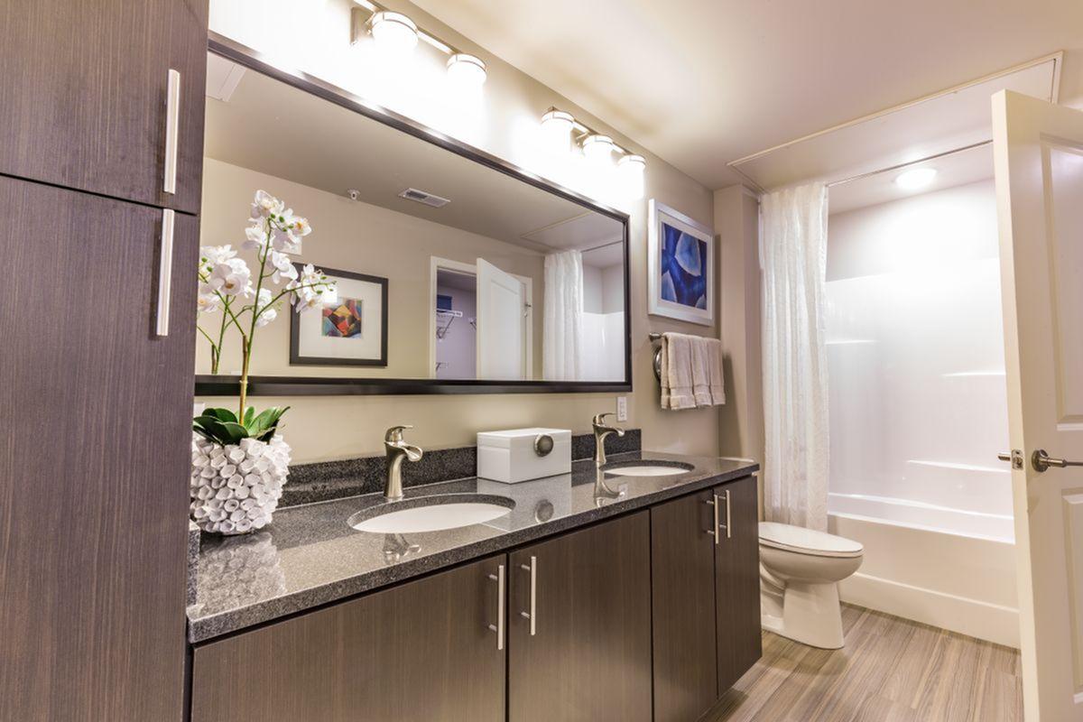 Alinea Town and Country Image 13