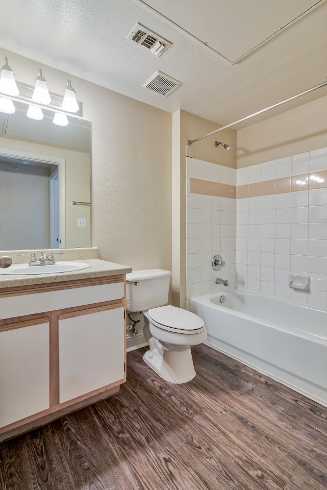 Lakeshore Villas Image 6