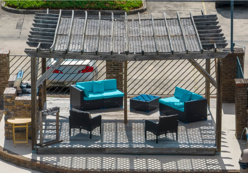 Axis on Beltline Image 13
