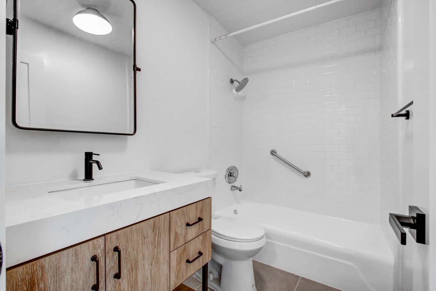 1022 Euclid Apartments Image 10