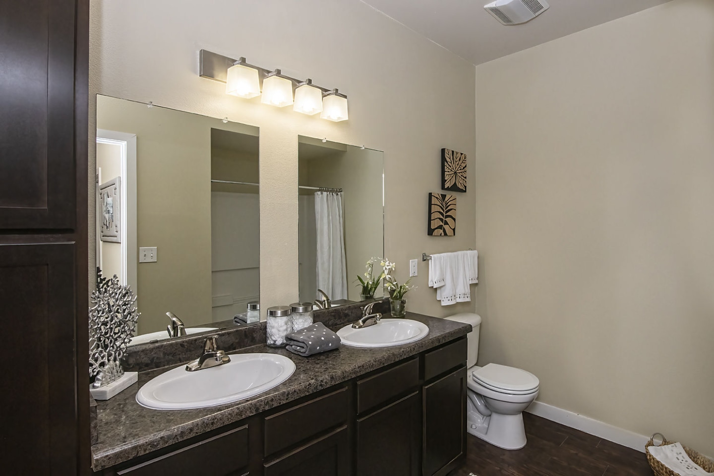 Marquis Apartments Image 16