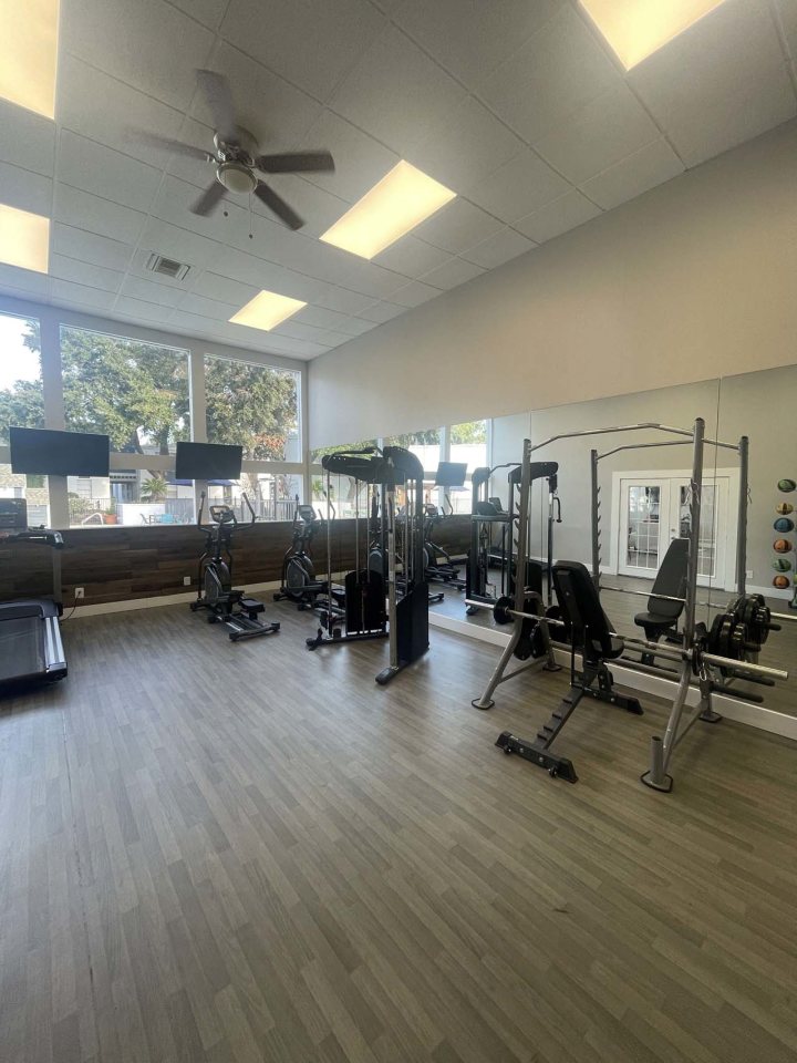 Whispering Oaks Apartments Image 5