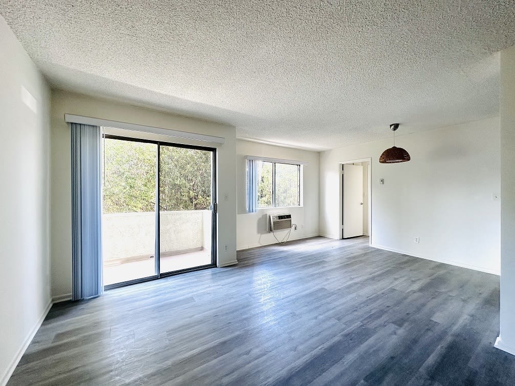 10535 Rose Avenue Image 17