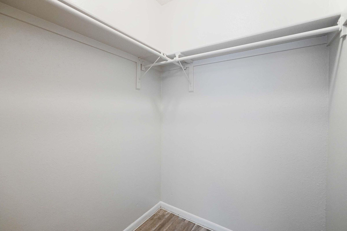 Vivid Apartments Image 18