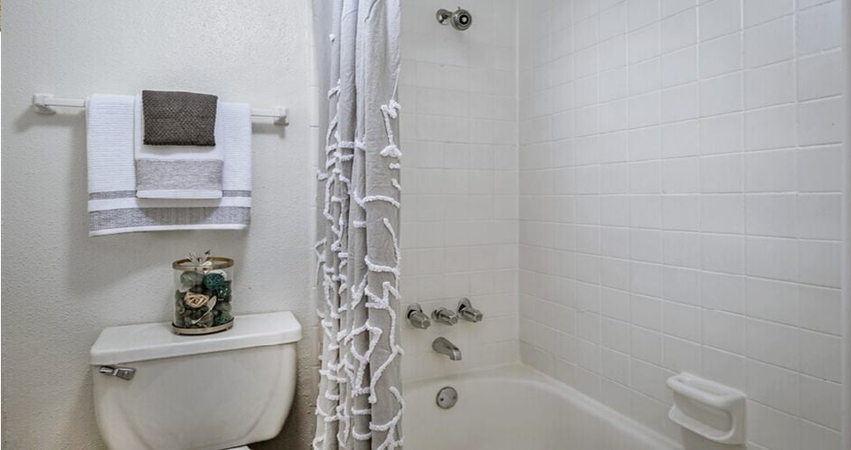 Woodlake Oaks Image 10