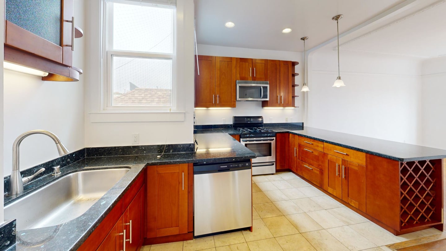 4540 California Image 7