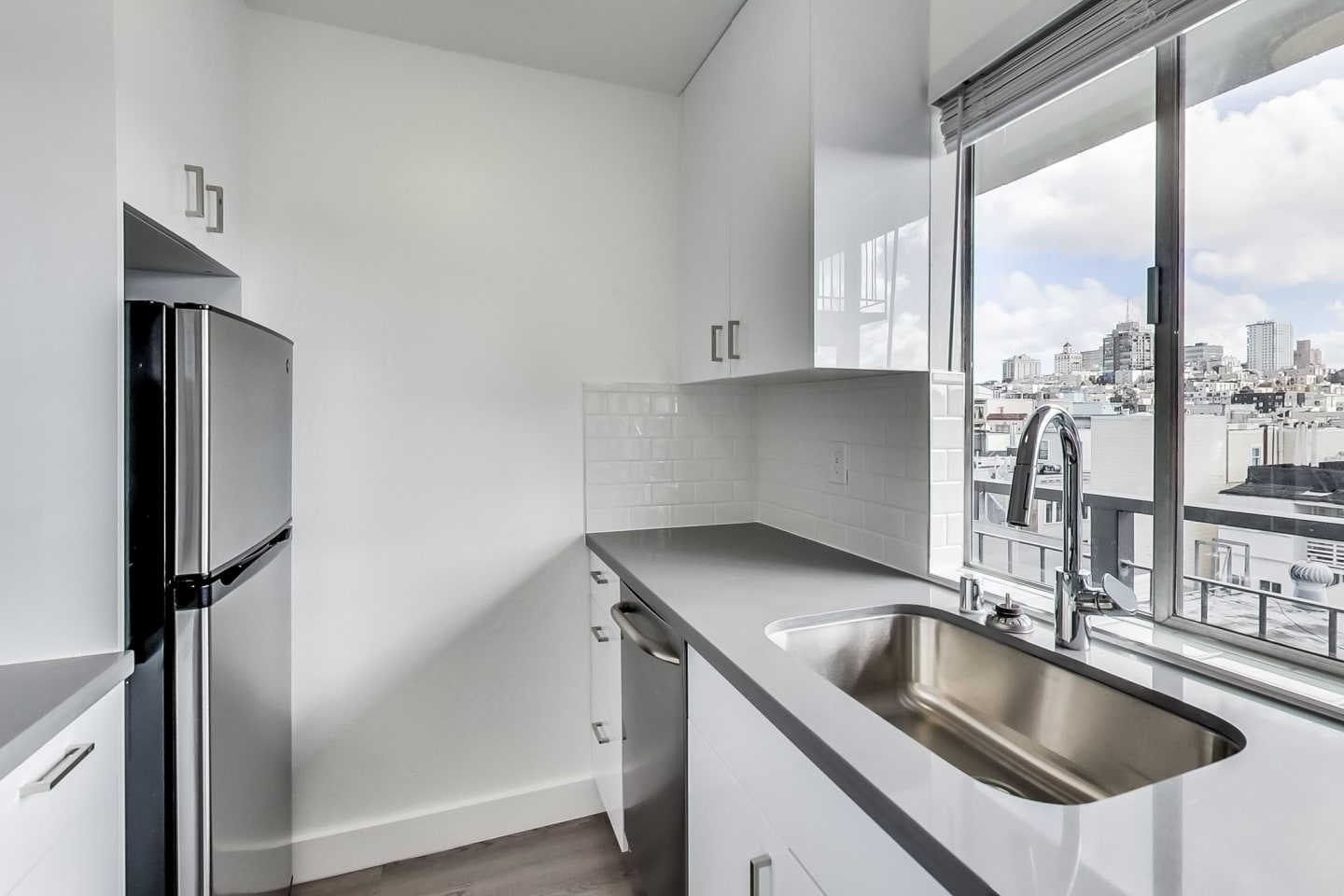 2240 LARKIN Street Image 4