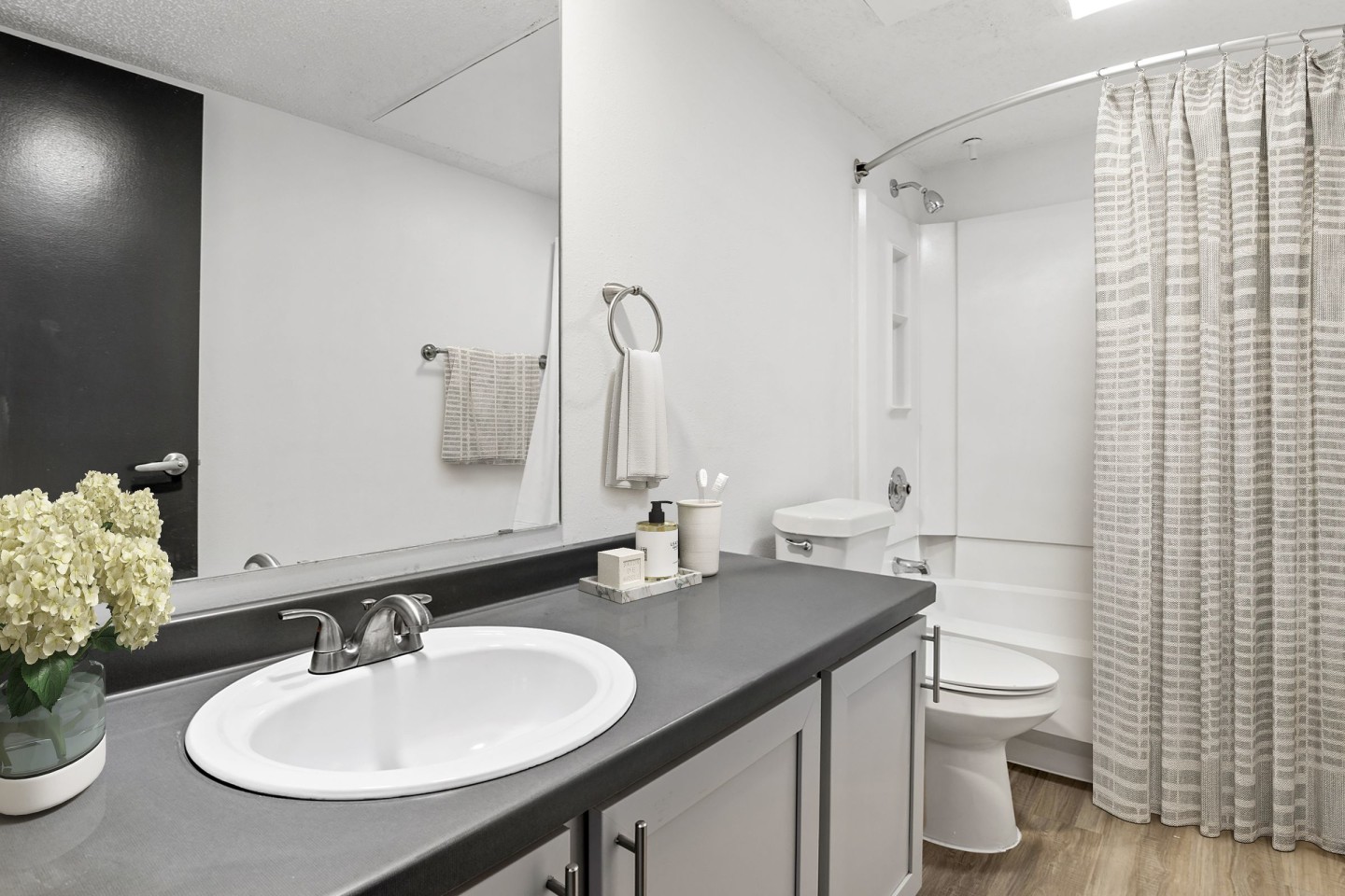 Tradewinds Apartment Homes Image 34