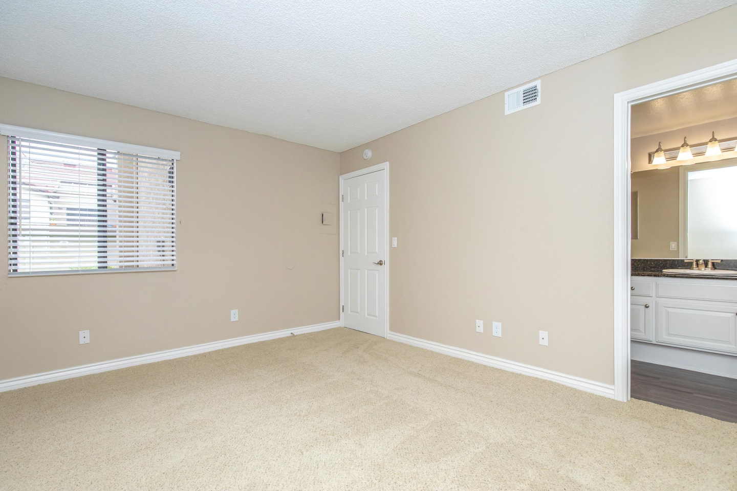 Mosaic Apartment Homes Image 10