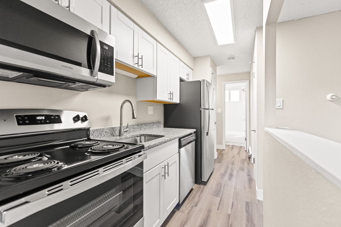 270 Lincoln Image 3
