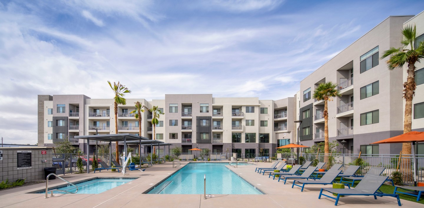 NOVO Broadway Apartments Image 8