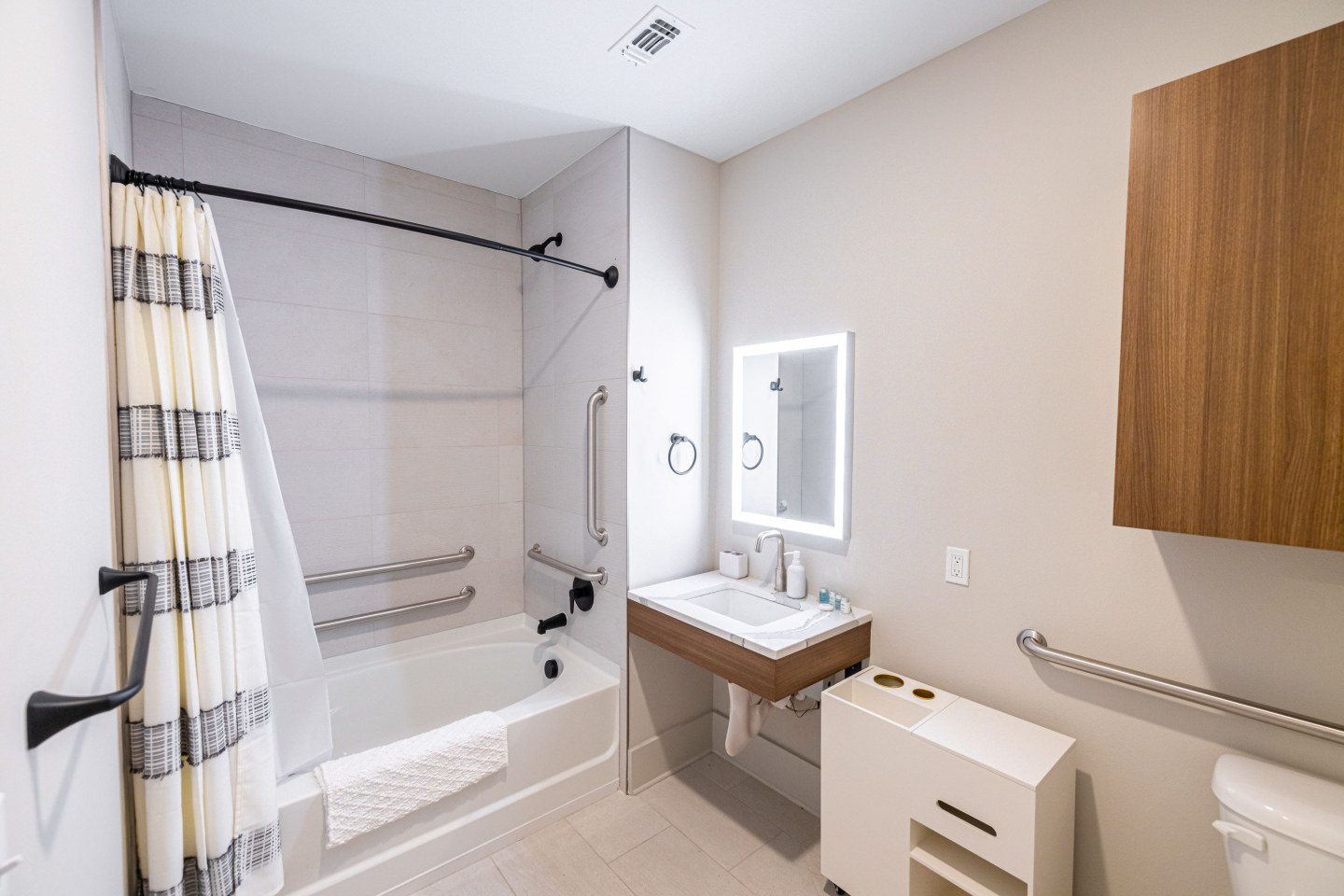 The Parian Luxury Apartments Image 18