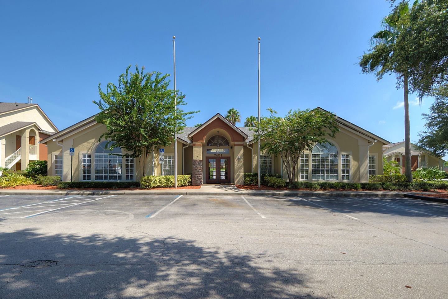 Oasis Club Apartments Image 7