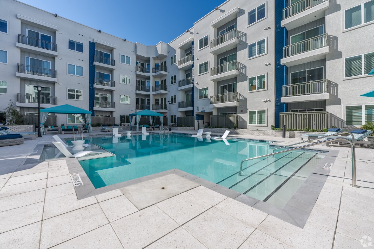 Aura Vegas Apartments Image 3