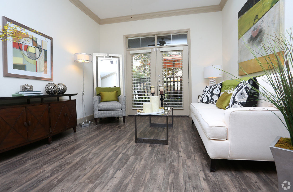 Braeswood Place Image 12