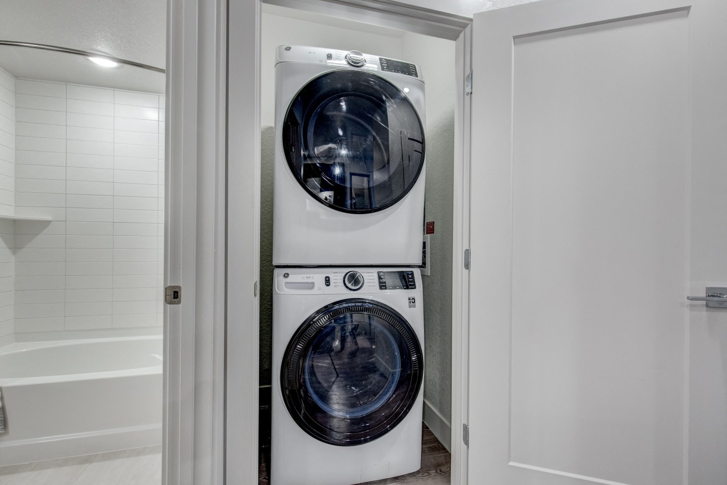 4400 Syracuse Image 11