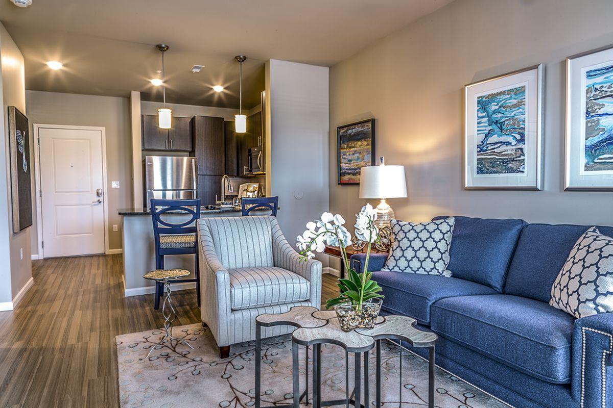 Alinea Town and Country Image 4