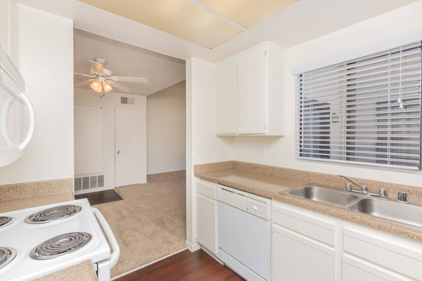 Emerald Court Apartment Homes Image 39