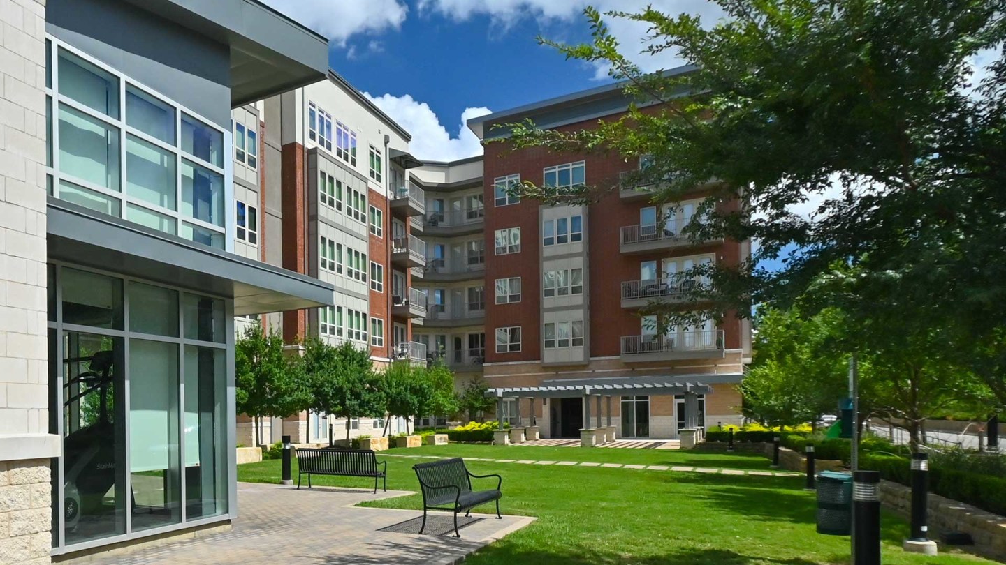 Crest at Las Colinas Image 12