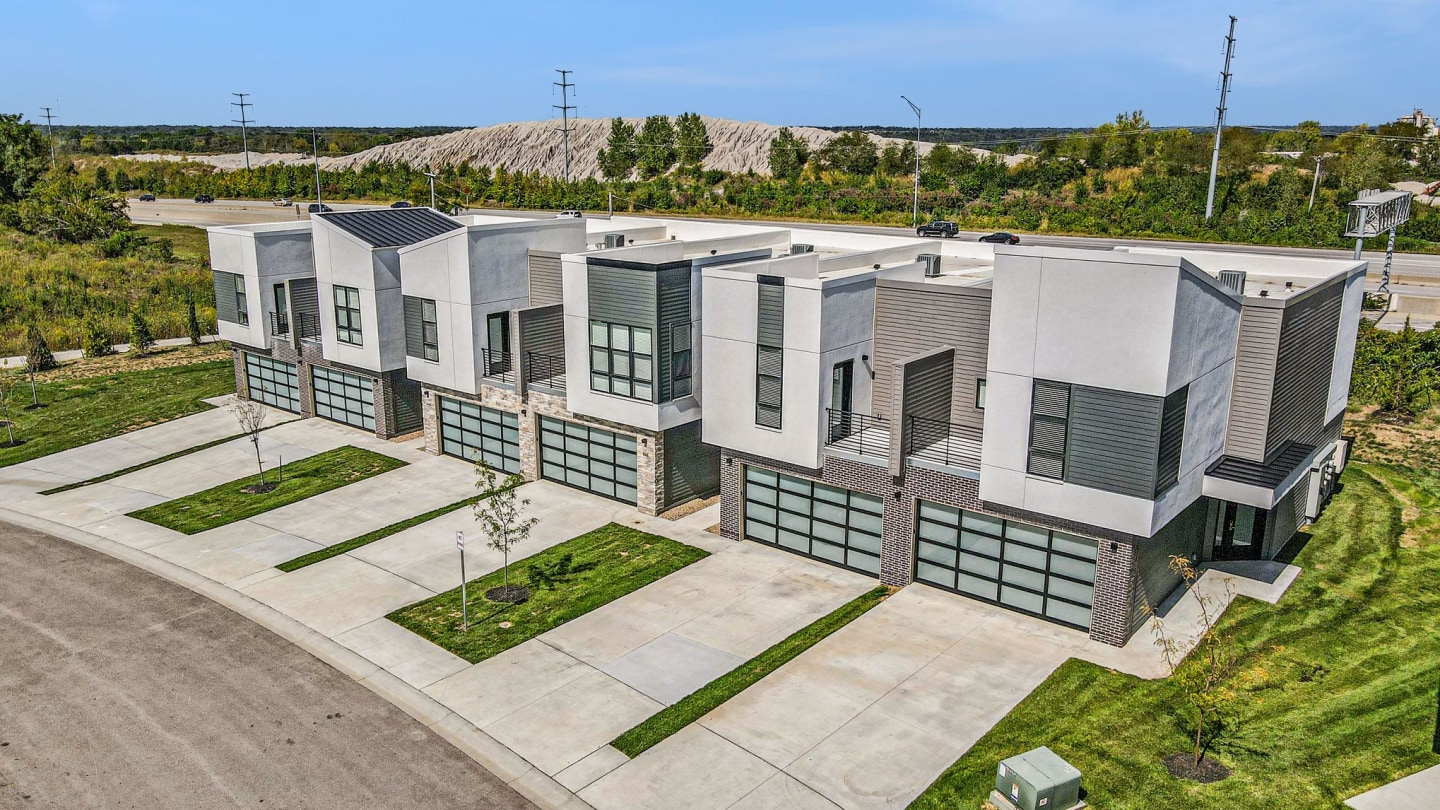 Vanguard Villas Image 2