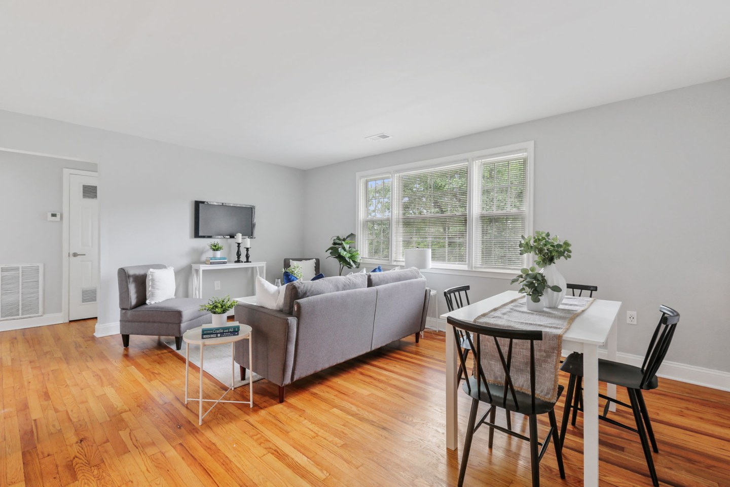 Loch Raven Village Apartments Image 11
