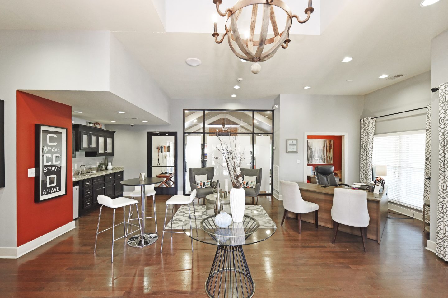 The Metropolitan Image 23