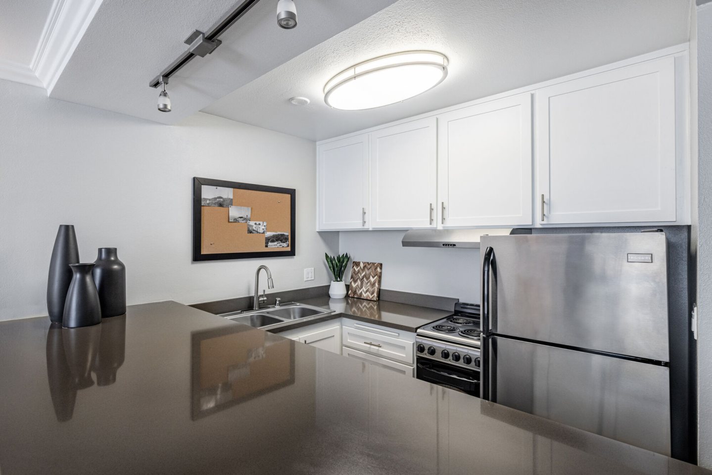 1200 Riverside Image 19