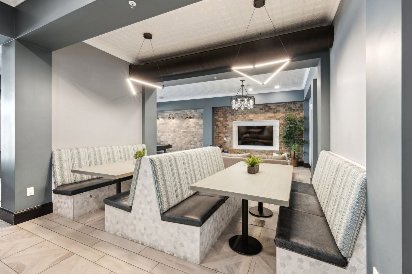 Axis One Image 51